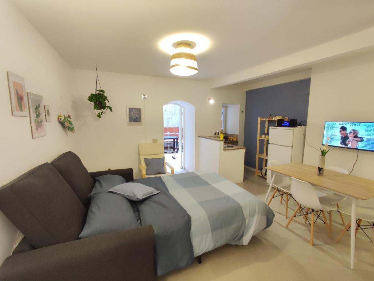 Апартаменты Loft Con Cortiletto - 100 Meters From The Beach Чефалу Экстерьер фото