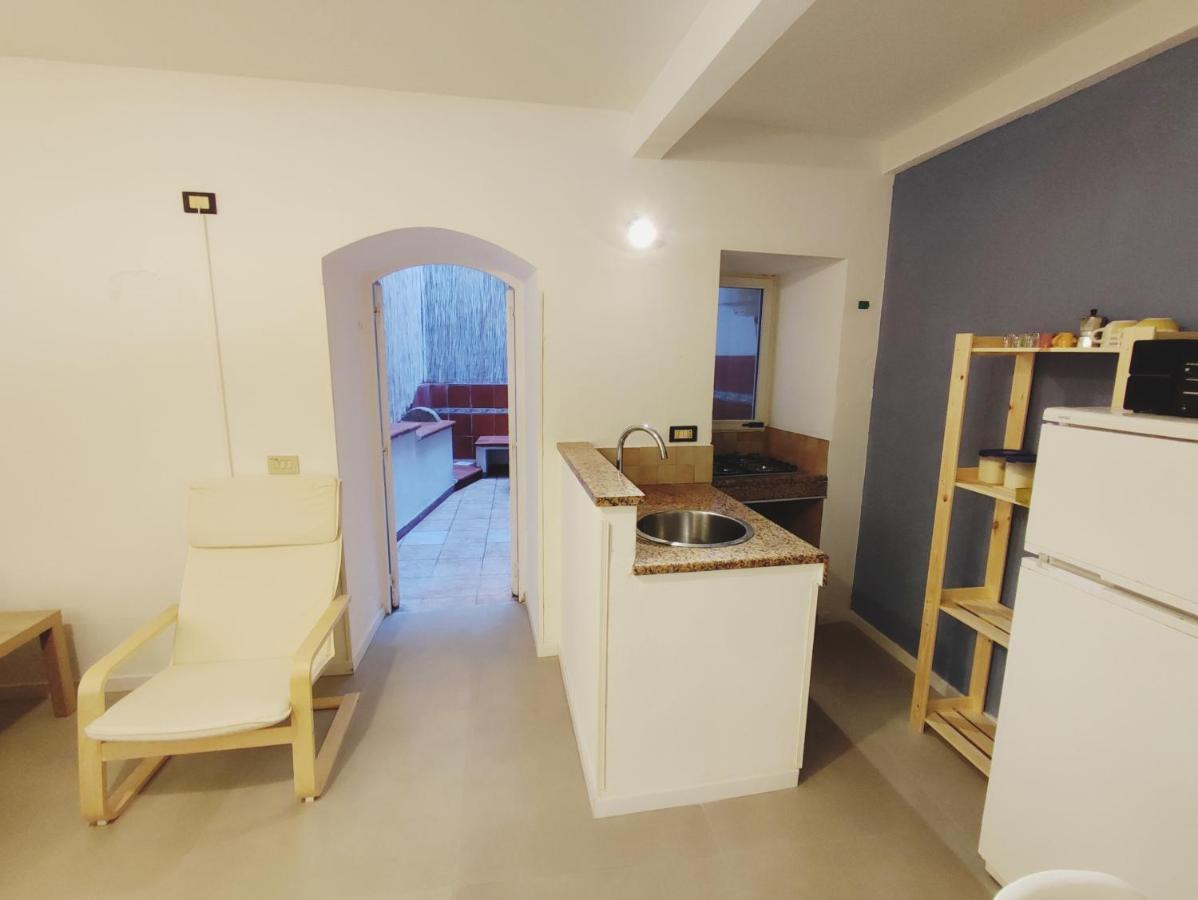 Апартаменты Loft Con Cortiletto - 100 Meters From The Beach Чефалу Экстерьер фото