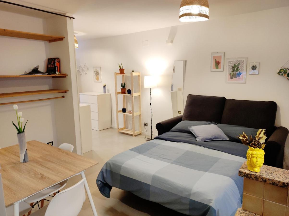 Апартаменты Loft Con Cortiletto - 100 Meters From The Beach Чефалу Экстерьер фото